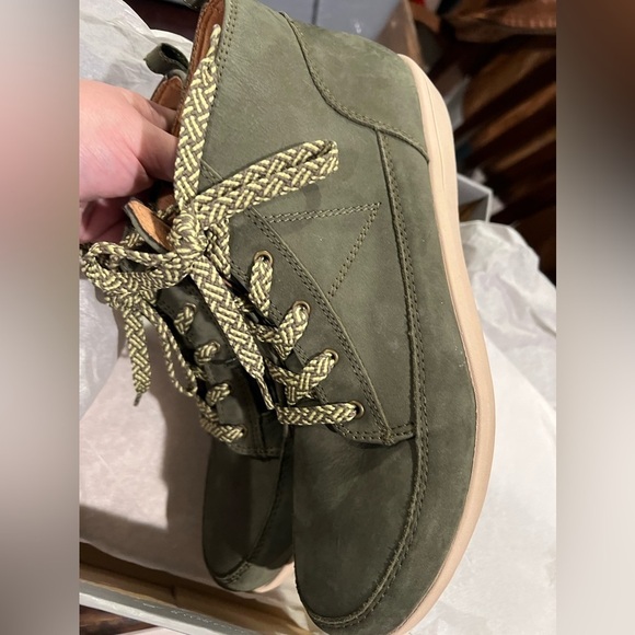 S18. NWT Vionic Shawna Olive Women's Comfort Bootie US9.5 - Picture 7 of 8